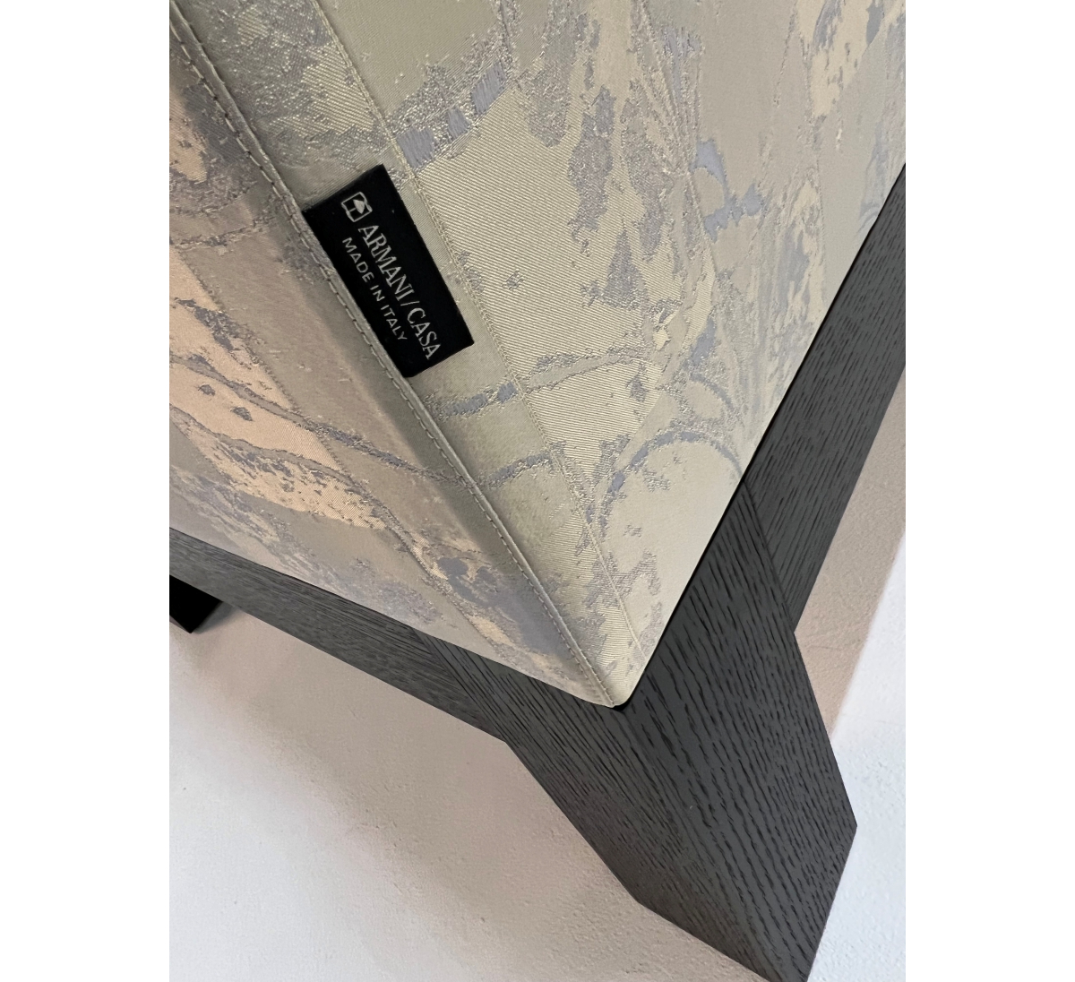 Кресло с пуфом BARBICAN Left Side Armani / Casa, стоимость 440 000 руб.  Фотография 2